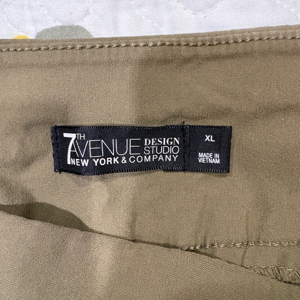 Women's Pull-On Tan Capris - Slim Comfort Fit - Picture 3 of 7